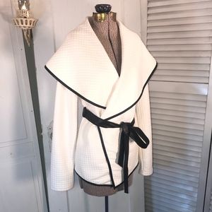 Xtaren quilted ivory cardigan with black piping L